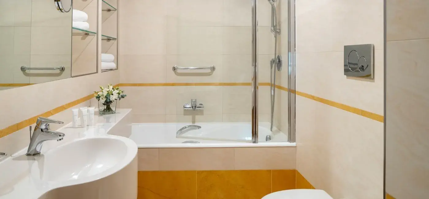 Bathroom view of Unahotels Galles Milano Milan, Italy